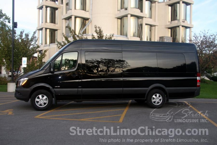 Stretch Limousine Urges to Book Thanksgiving Ground Transportation Early Amid Flight Delays and Air Traffic Problems