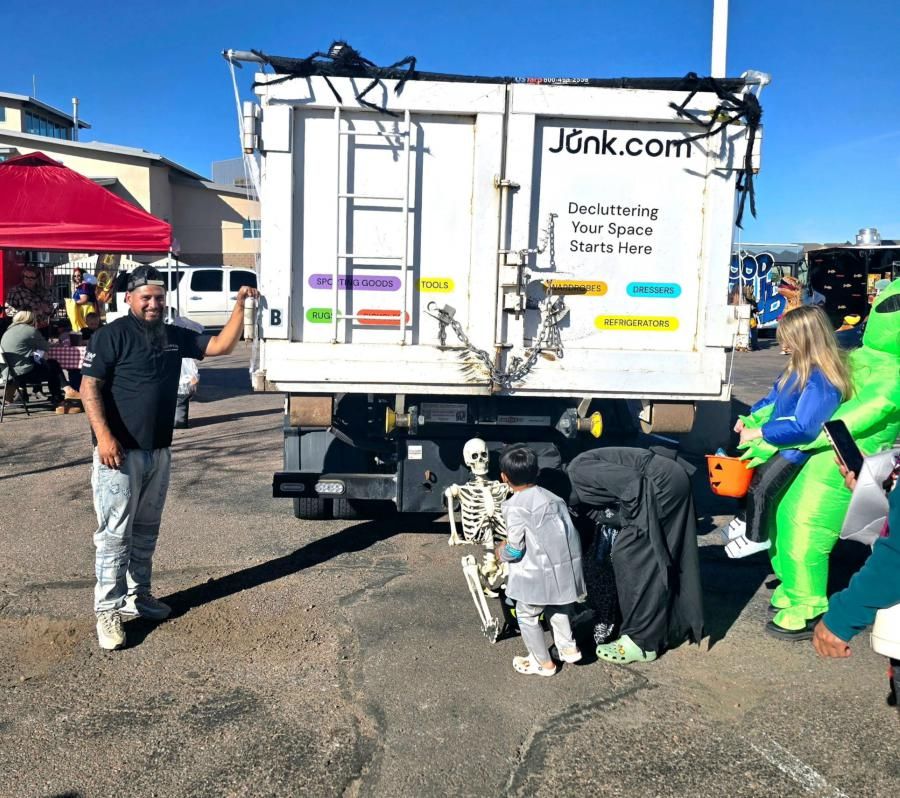 JUNK.COM BRINGS 'JUNK-FREE JOY' TO MERIDIAN RANCH TRUNK OR TREAT