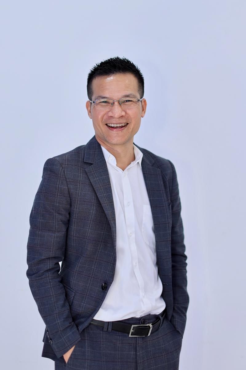 Tran Tien Cong Hits Amazon Best-Seller Status with 'Living Truth' Co-Authored with Jack Canfield